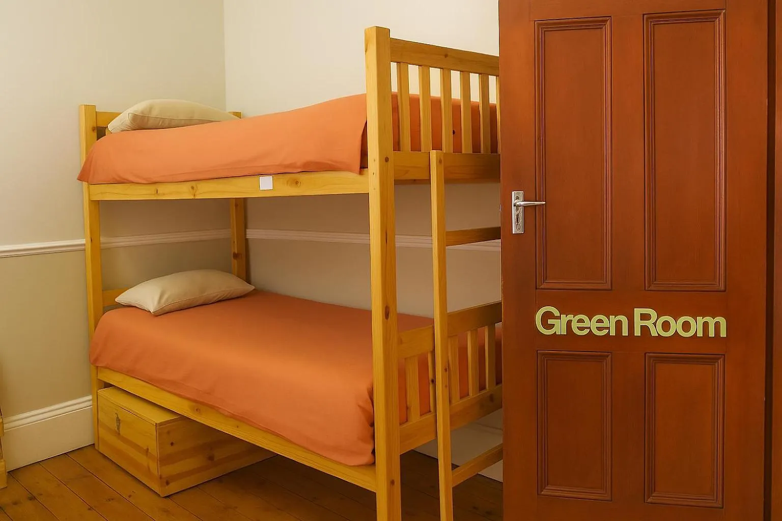 Green Elephant Backpackers Cape Town Hostel