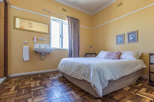 Green Elephant Backpackers Cape Town Hostel